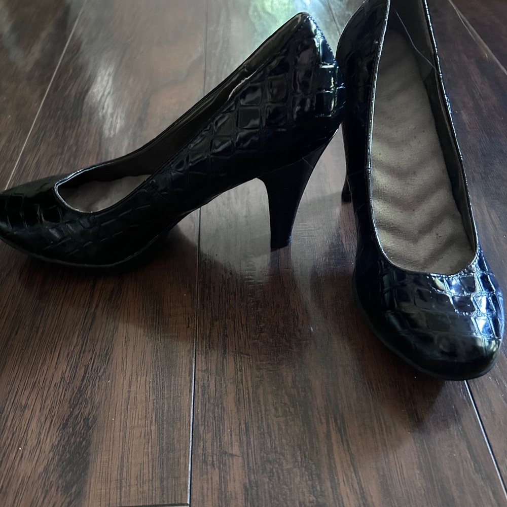 Black Quilted patent leather look high heel pumps - Picture 4 of 8